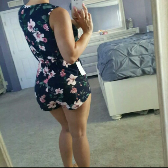 Floral romper - Picture 2 of 3
